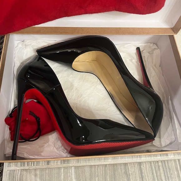 Christian Louboutin
So Kate Patent Pointed-Toe Red Sole Pump - Picture 3 of 7